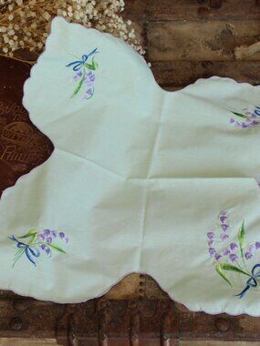 Vintage Bun Warmer, Mint Green Bread Basket Liner, Embroidered with Purple Hareb